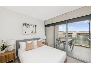 Accommodate Canberra - Lakefront Apartment, Kingston - 1