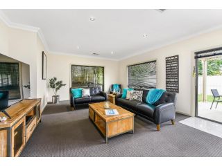 Accommodation On Lansell 1 being Unit 1 of 6 Lansell Street Apartment, Mount Gambier - 4