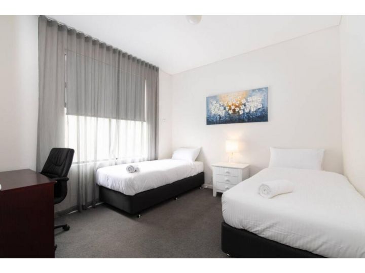 ADE001 Spacious 3BR Townhouse Great City Location Guest house, Adelaide - imaginea 1