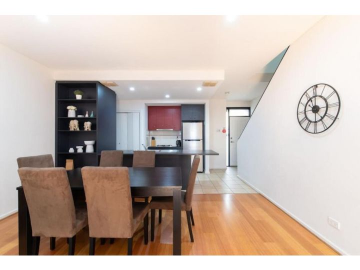 ADE001 Spacious 3BR Townhouse Great City Location Guest house, Adelaide - imaginea 2