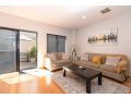 ADE001 Spacious 3BR Townhouse Great City Location Guest house, Adelaide - thumb 15