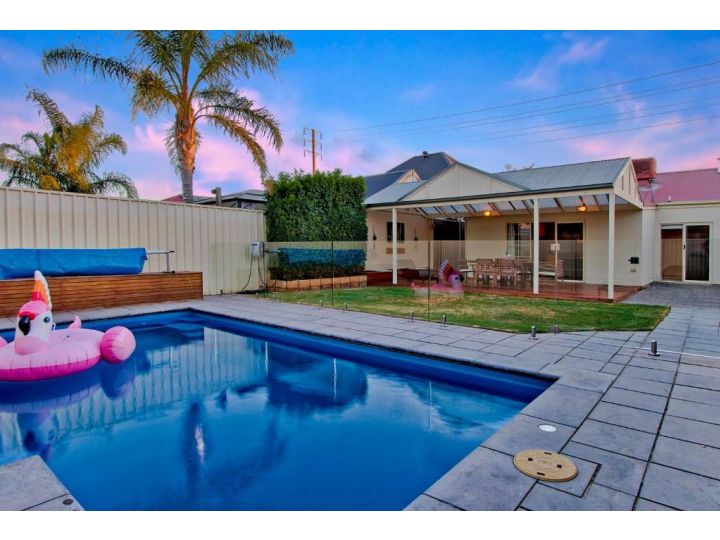 Adelaide 4 Bedroom House with Pool Guest house, South Australia - imaginea 1