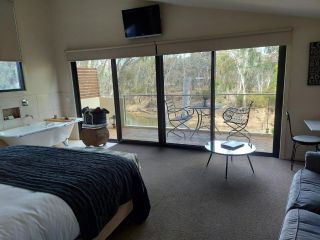 Adelphi Apartment 6 Riverview 2 BDRM or 6A King Studio Riverview both with balconies Apartment, Echuca - 5