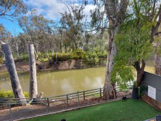 Adelphi Apartment 6 Riverview 2 BDRM or 6A King Studio Riverview both with balconies Apartment, Echuca - 1