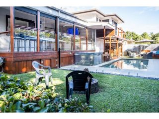Adventurous Kings Beach Home with Pool and Putt Putt Guest house, Caloundra - 1
