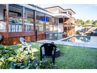 Adventurous Kings Beach Home with Pool and Putt Putt Guest house, Caloundra - 1