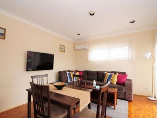 Affordable and Easy Walk to Shops and Beach Guest house, Vincentia - 5