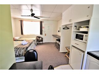 Affordable Gold City Motel Hotel, Charters Towers - 2