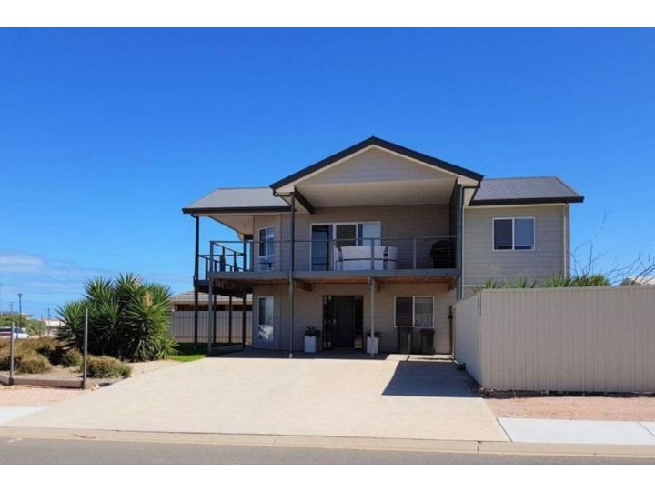 Agape Holiday Home with Pool table and Free Wifi Guest house, Wallaroo - imaginea 2