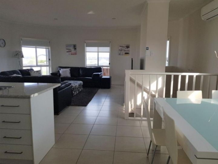 Agape Holiday Home with Pool table and Free Wifi Guest house, Wallaroo - imaginea 16