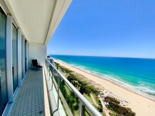 Air on Broadbeach Beachfront 2Level stunning apartment with 180 degree views Apartment, Gold Coast - 3