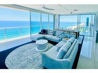 Air on Broadbeach Beachfront 2Level stunning apartment with 180 degree views Apartment, Gold Coast - 4