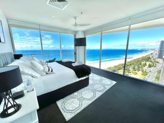 Air on Broadbeach Beachfront 2Level stunning apartment with 180 degree views Apartment, Gold Coast - 2