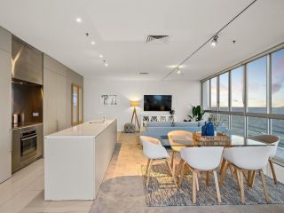 Air On Broadbeach Apartment, Gold Coast - 4