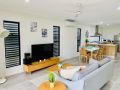 AIRLIE BEACH Delight. Hop, skip jump to everything Guest house, Cannonvale - thumb 2