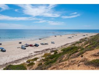 ALD001 Gorgeous Family Home with Waterfront Views and Backyard Guest house, Aldinga Beach - 4