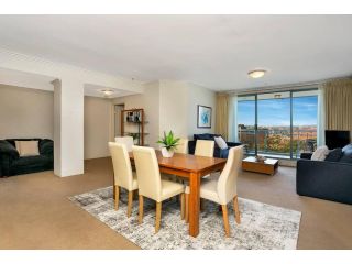 ALF49-Huge 2BR Penthouse Style, Great Water Views Apartment, Sydney - 1