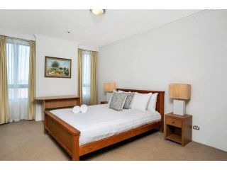 ALF49-Huge 2BR Penthouse Style, Great Water Views Apartment, Sydney - 4