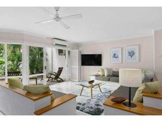 Belle Escapes - Poolside Ground Floor, Apartment Alamanda Beachfront Resort 