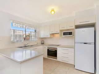 Allamanda Court Unit 6 - Handy to Tweed Heads Hospital Apartment, Tweed Heads - 3