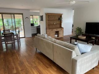 ALLAMBI 45 Position Perfect, Single Level Home, Pool, Pets OK Guest house, Noosa Heads - 1