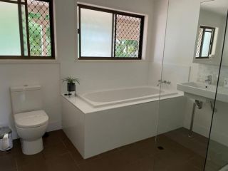 ALLAMBI 45 Position Perfect, Single Level Home, Pool, Pets OK Guest house, Noosa Heads - 5