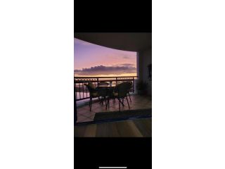 Allyâ€™s Golden Beach Retreat! Apartment, Caloundra - 5
