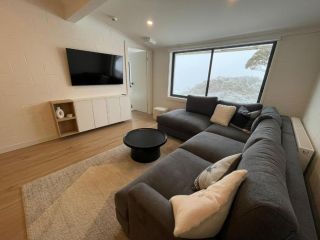 Alpine Heights 9 Guest house, Mount Hotham - 2