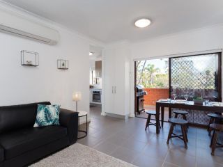 Amanda Court 2/1 Weatherly Cl - Renovated unit with aircon, wifi and Close to the beach Apartment, Nelson Bay - 4