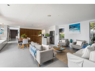 XXX - Seaglass House - 5 Bedroom Beachside Entertainer by uHoliday Guest house, Casuarina - 4