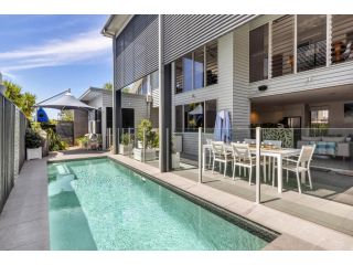XXX - Seaglass House - 5 Bedroom Beachside Entertainer by uHoliday Guest house, Casuarina - 1