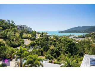 52 Airlie Beach Beauty at The Summit Apartment, Airlie Beach - 2