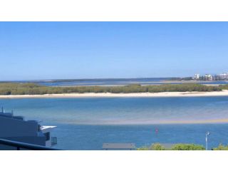Amazing Views, Walk Everywhere! Guest house, Caloundra - 4