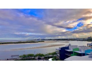 Amazing Views, Walk Everywhere! Guest house, Caloundra - 2