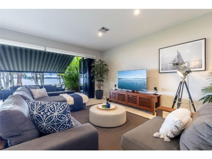 'Ambience on the Waterfront', 14 Danalene Pd - Prestige waterfront property Guest house, Corlette - imaginea 6