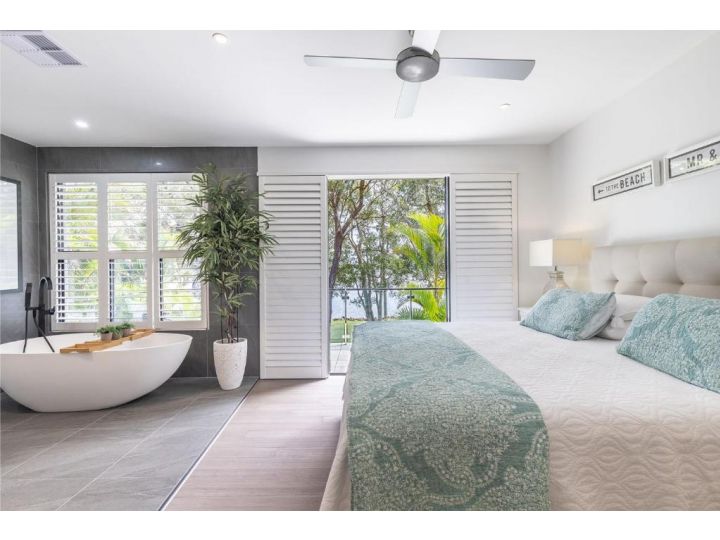 'Ambience on the Waterfront', 14 Danalene Pd - Prestige waterfront property Guest house, Corlette - imaginea 9