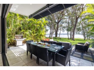 'Ambience on the Waterfront', 14 Danalene Pd - Prestige waterfront property Guest house, Corlette - 4
