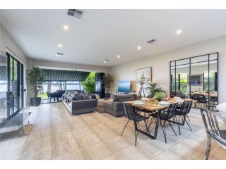 'Ambience on the Waterfront', 14 Danalene Pd - Prestige waterfront property Guest house, Corlette - 3