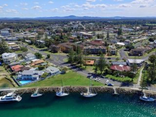 Anchorage 7 Beautifully Renovated Close to Rockpool Apartment, Tuncurry - 1