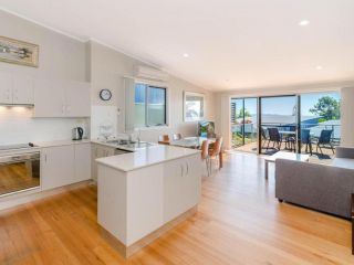 Angourie Blue 3 - Great Views - close to surfing beaches Guest house, Yamba - 4