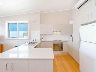 Angourie Blue 4 - close to surfing beaches and national park Apartment, Yamba - 4
