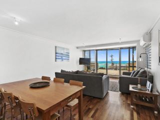 APARTMENT 12 PACIFIC APARTMENTS- Across From the Pier Apartment, Lorne - 1