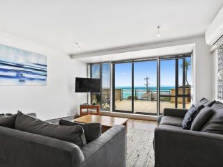 APARTMENT 12 PACIFIC APARTMENTS- Across From the Pier Apartment, Lorne - 3
