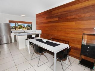 Anjuna 2 - Two Bedroom Budget Stay on Canal Apartment, Mooloolaba - 3