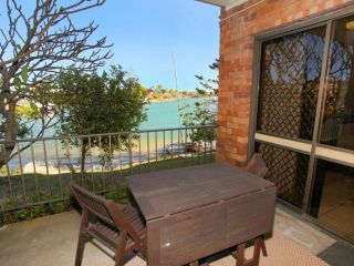 Anjuna 2 - Two Bedroom Budget Stay on Canal Apartment, Mooloolaba - 1