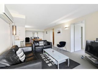 Apartment 2 Kalimna Apartment, Lorne - 3