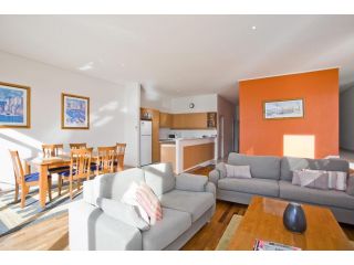 Apartment 35 Pacific Apartments Apartment, Lorne - 3