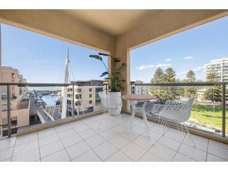 Park View Family Stay at The Pier Apartment, Glenelg - 4