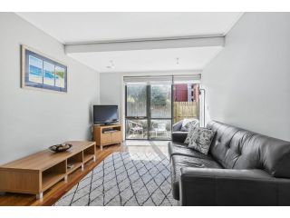 Apartment 6 Pacific Apartments Apartment, Lorne - 2