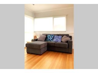 Apollo Ocean Blue ~ Oceanview ~Wifi ~Pet Friendly Guest house, Apollo Bay - 4